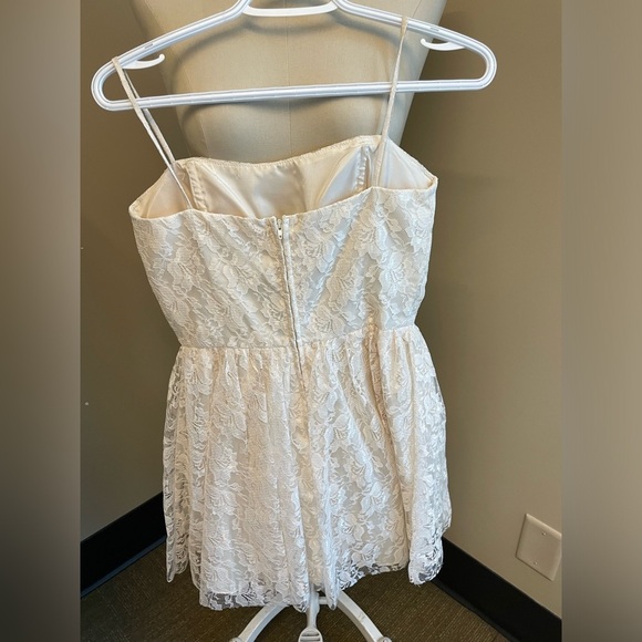 White Lace fit flare Spaghetti Strap Dress - Size 5/6 (Teen) - Picture 4 of 5
